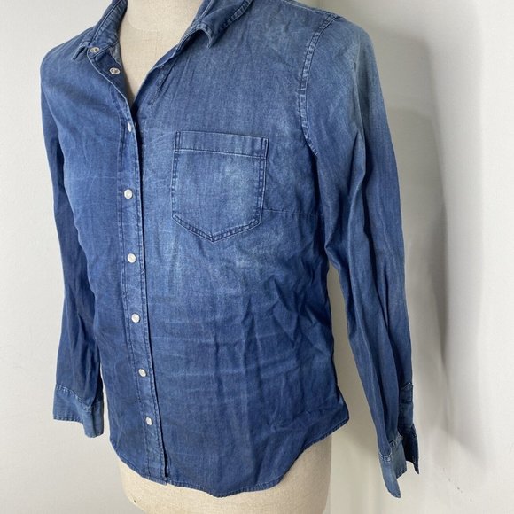 Chico's Denim Shirt Womens 1 S Chambray Blue Pearl Snap Front Long Sleeve - Picture 2 of 6